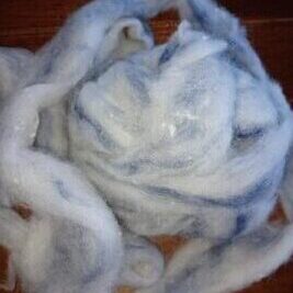 White alpaca roving with blue wool